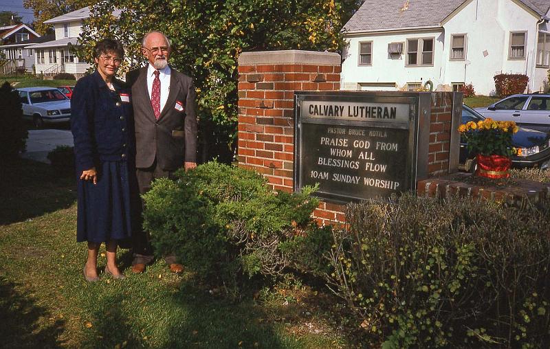 1994-05 Mom and Dad St Paul Calvary Luth Ch 2.jpg